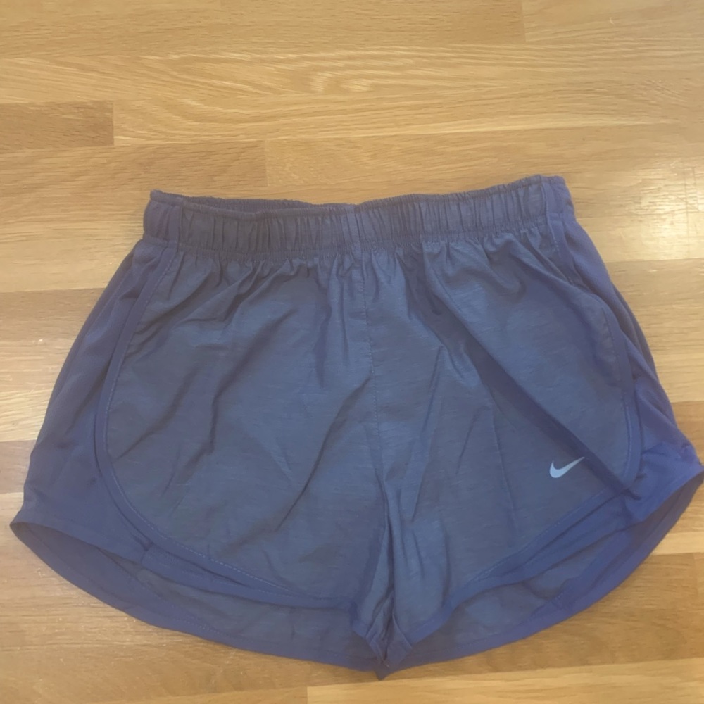 gray nike shorts